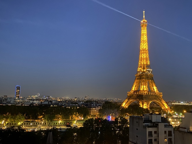 Room with a view - Shangri-La is so close the the Eiffel Tower
