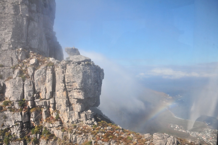 Fog rolling in at Table Mountain 