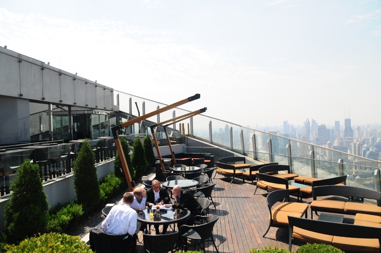Outside bar at 120 stories