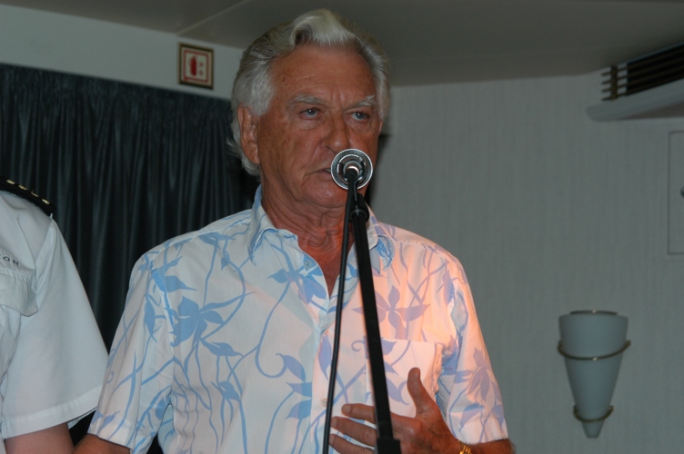 Bob singing the Union Anthem