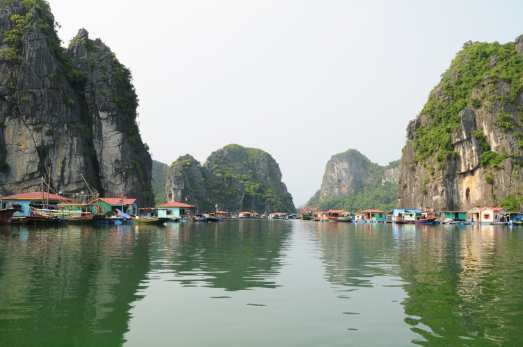 Floating homes in Vietnam 