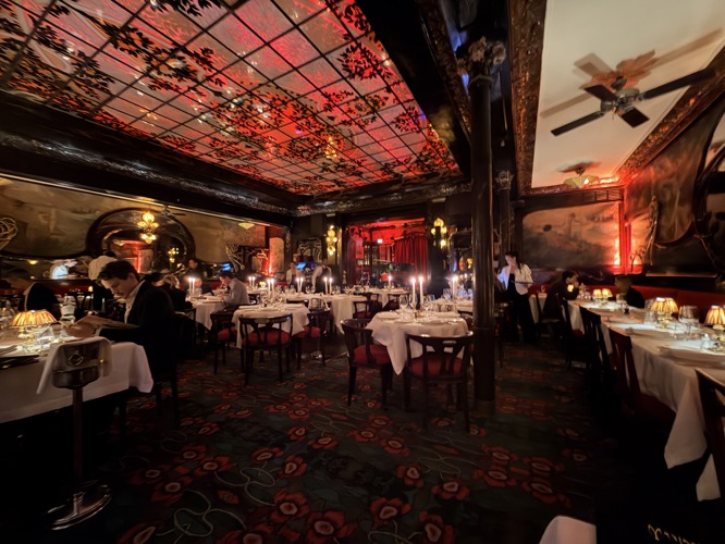 Maxims Paris